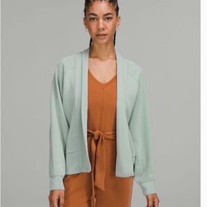 Lululemon Softstreme Dropped Sleeve Wrap
Silver Blue